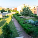 Family With A Bbq & Shared Pool In 15 Min Walk From Apartment