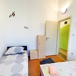 Family With A Bbq & Shared Pool In 15 Min Walk From *