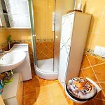 아파트 Family With A Bbq & Shared Pool In 15 Min Walk From 보디체