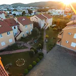 Family With A Bbq & Shared Pool In 15 Min Walk From Apartment *