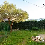 Family With A Bbq & Shared Pool In 15 Min Walk From Apartment *
