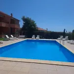 Family With A Bbq & Shared Pool In 15 Min Walk From Apartment *