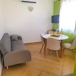 Apartment Family With A Bbq & Shared Pool In 15 Min Walk From Vodice