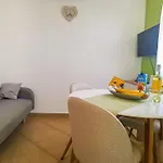 Family With A Bbq & Shared Pool In 15 Min Walk From *