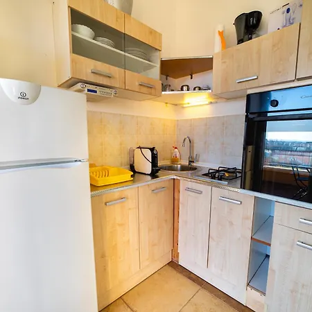 Family With A Bbq & Shared Pool In 15 Min Walk From Apartman