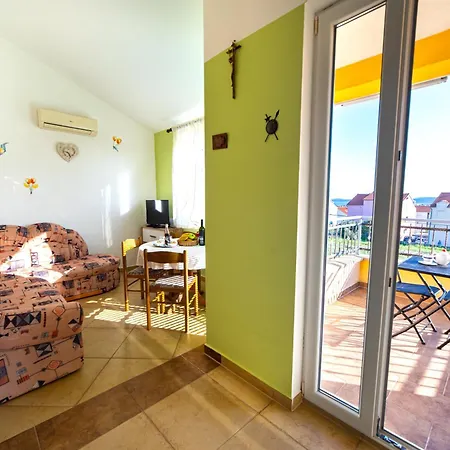 Apartment Family With A Bbq In 15 Min Walk From Vodice