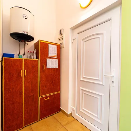Apartman Family With A Bbq & Shared Pool In 15 Min Walk From *