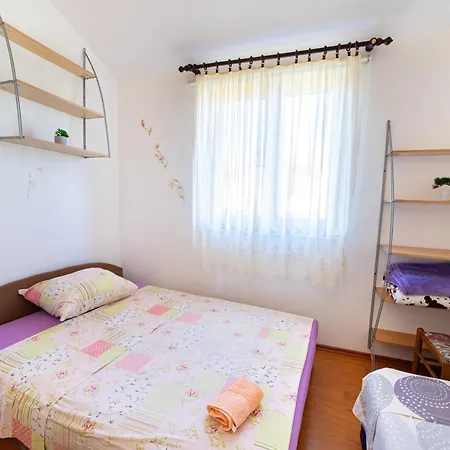 Family With A Bbq & Shared Pool In 15 Min Walk From *