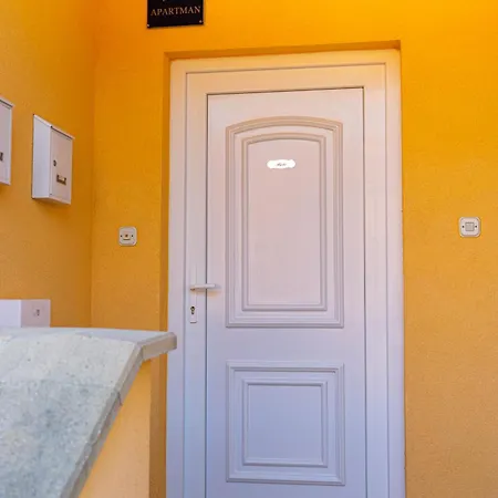 Family With A Bbq & Shared Pool In 15 Min Walk From Apartman