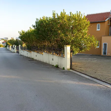 Apartment Family With A Bbq In 15 Min Walk From Vodice
