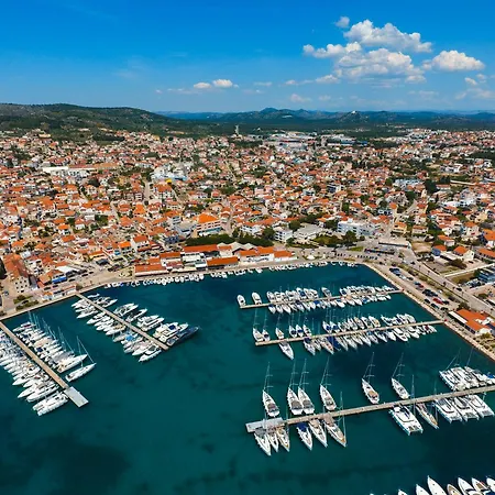 Family With A Bbq & Shared Pool In 15 Min Walk From * Vodice