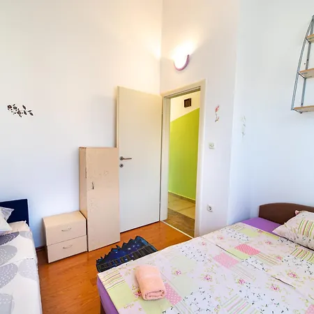 Apartment Family With A Bbq In 15 Min Walk From *