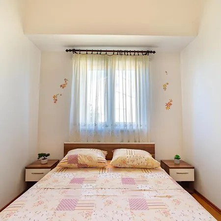 Apartment Family With A Bbq In 15 Min Walk From Vodice