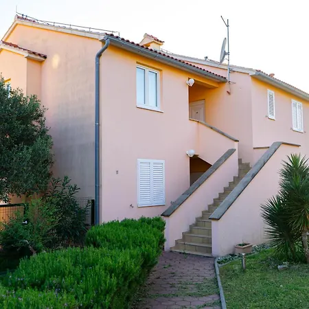 Family With A Bbq In 15 Min Walk From Vodice