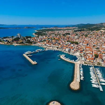 Family With A Bbq & Shared Pool In 15 Min Walk From * Vodice