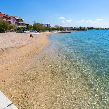 Apartament Family With A Bbq & Shared Pool In 15 Min Walk From Vodice