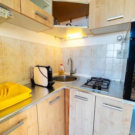 Family With A Bbq & Shared Pool In 15 Min Walk From