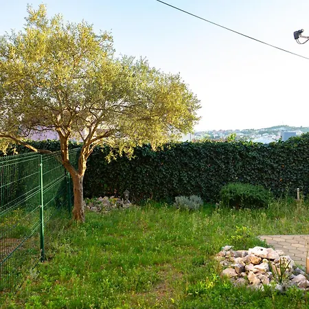 Family With A Bbq & Shared Pool In 15 Min Walk From Apartman *