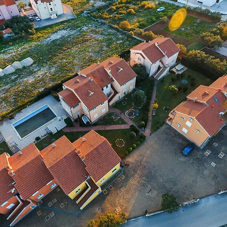 Family With A Bbq & Shared Pool In 15 Min Walk From 公寓 *