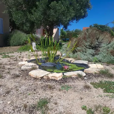 Lejlighed Family With A Bbq & Shared Pool In 15 Min Walk From