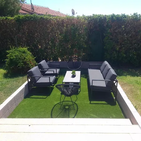 Family With A Bbq & Shared Pool In 15 Min Walk From * Vodice