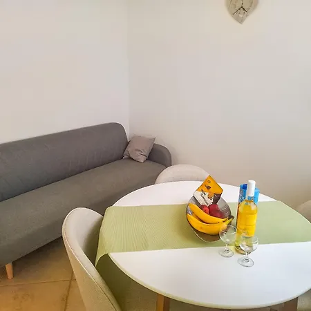 Family With A Bbq & Shared Pool In 15 Min Walk From