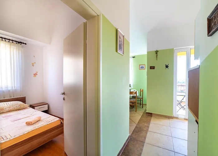 公寓 Family With A Bbq & Shared Pool In 15 Min Walk From