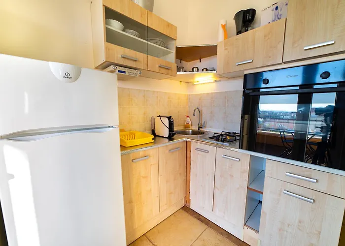 Family With A Bbq & Shared Pool In 15 Min Walk From 公寓