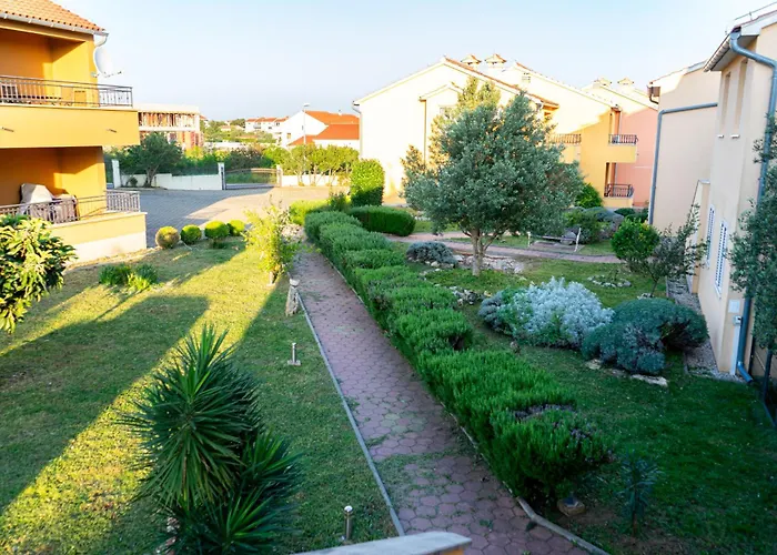 Family With A Bbq & Shared Pool In 15 Min Walk From 公寓