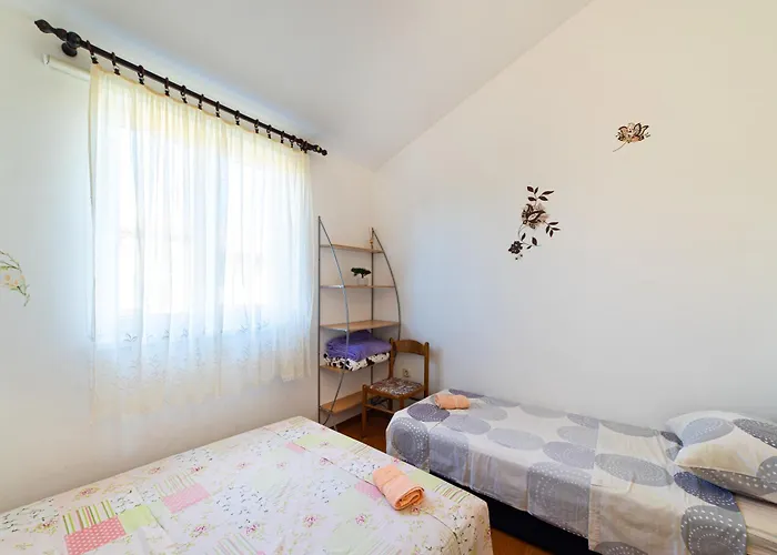 公寓 Family With A Bbq & Shared Pool In 15 Min Walk From