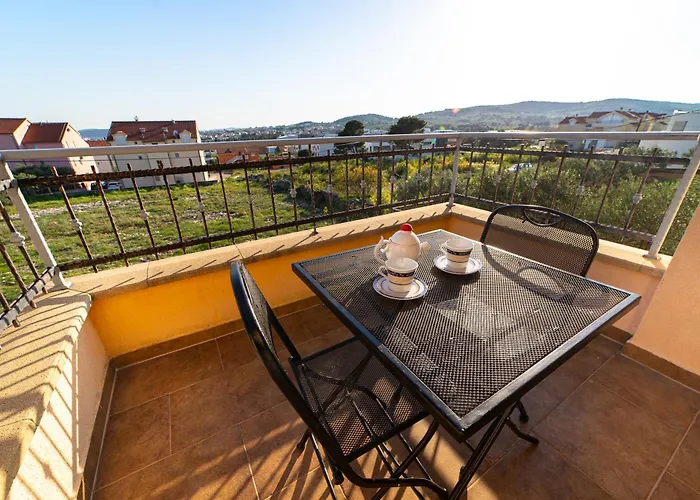 Family With A Bbq & Shared Pool In 15 Min Walk From Водице