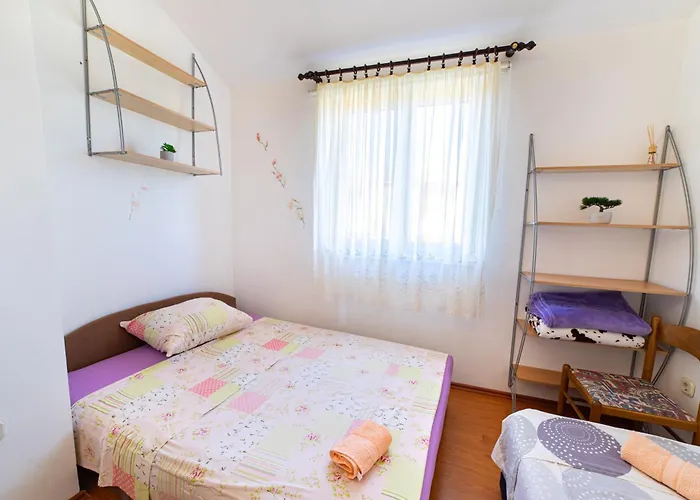 Family With A Bbq & Shared Pool In 15 Min Walk From *