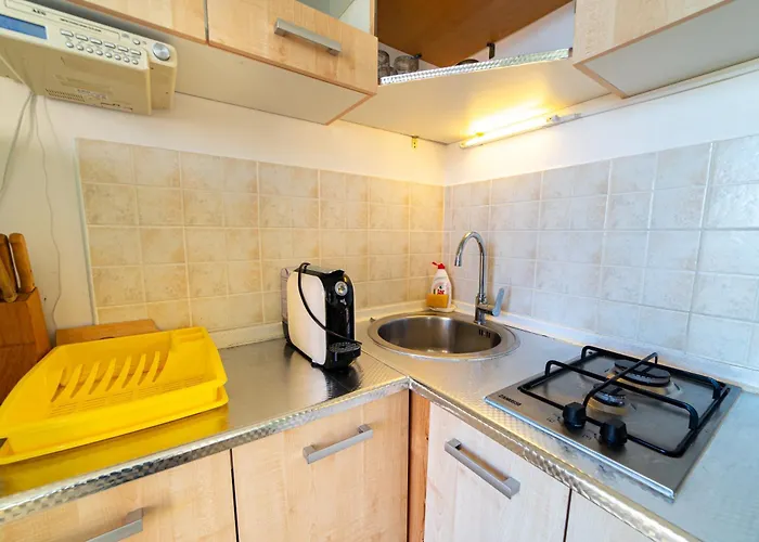 Family With A Bbq & Shared Pool In 15 Min Walk From 公寓 沃迪切