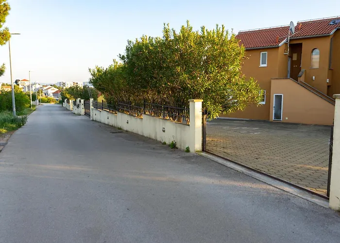 公寓 Family With A Bbq & Shared Pool In 15 Min Walk From 沃迪切