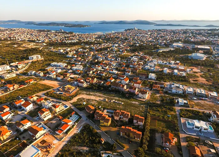 Family With A Bbq & Shared Pool In 15 Min Walk From 公寓 沃迪切