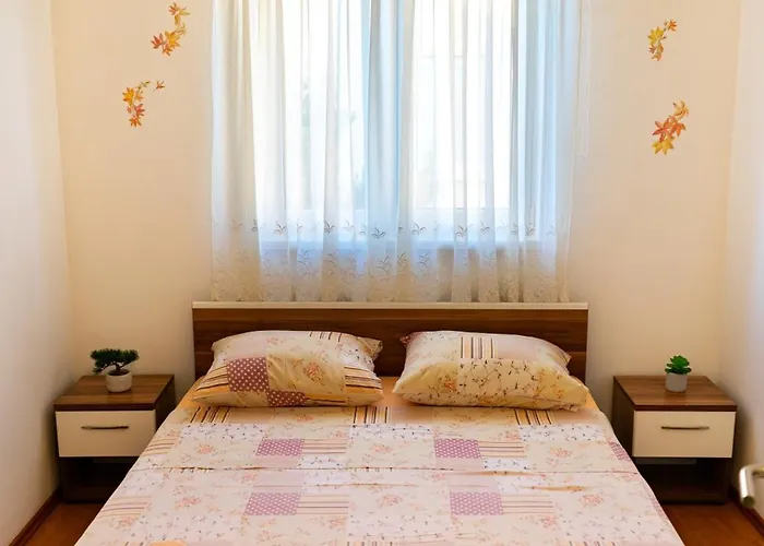 Family With A Bbq & Shared Pool In 15 Min Walk From *