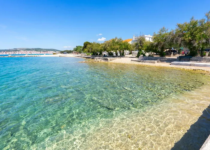 Family With A Bbq & Shared Pool In 15 Min Walk From Апартаменты