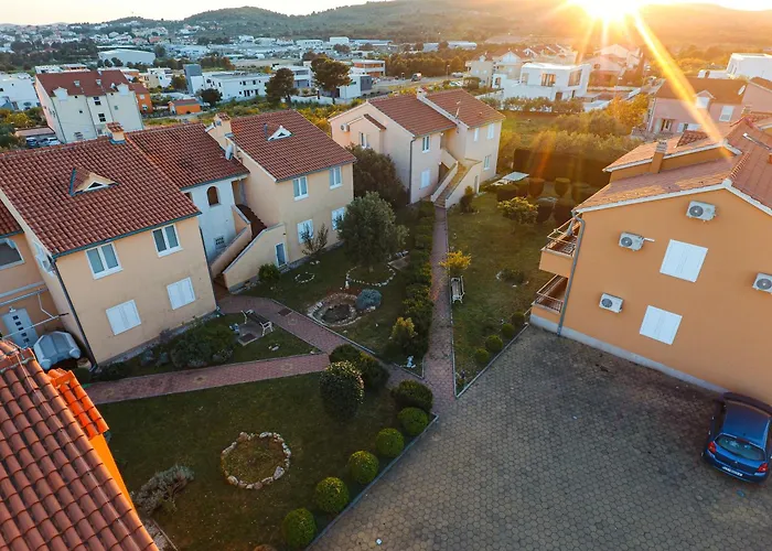 Family With A Bbq & Shared Pool In 15 Min Walk From 公寓 *