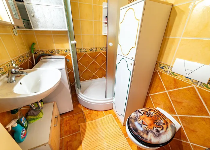 公寓 Family With A Bbq & Shared Pool In 15 Min Walk From *