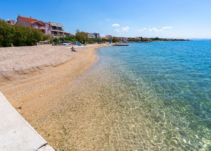 公寓 Family With A Bbq & Shared Pool In 15 Min Walk From 沃迪切