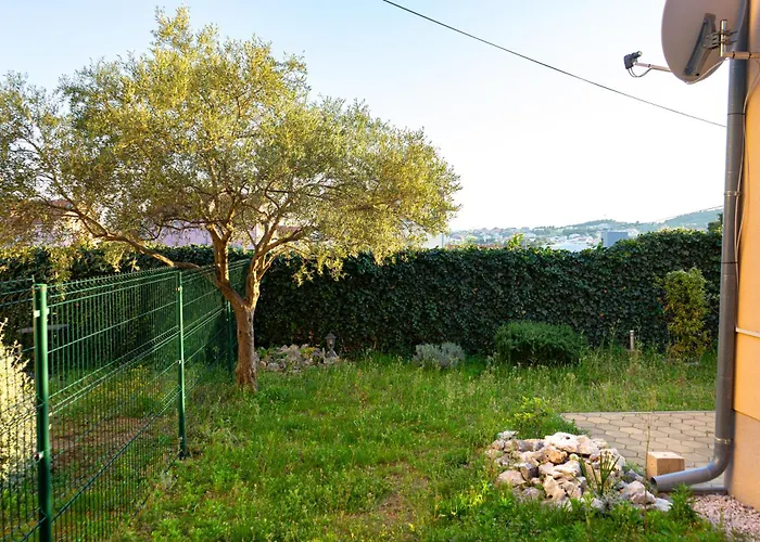 Family With A Bbq & Shared Pool In 15 Min Walk From Апартаменты *