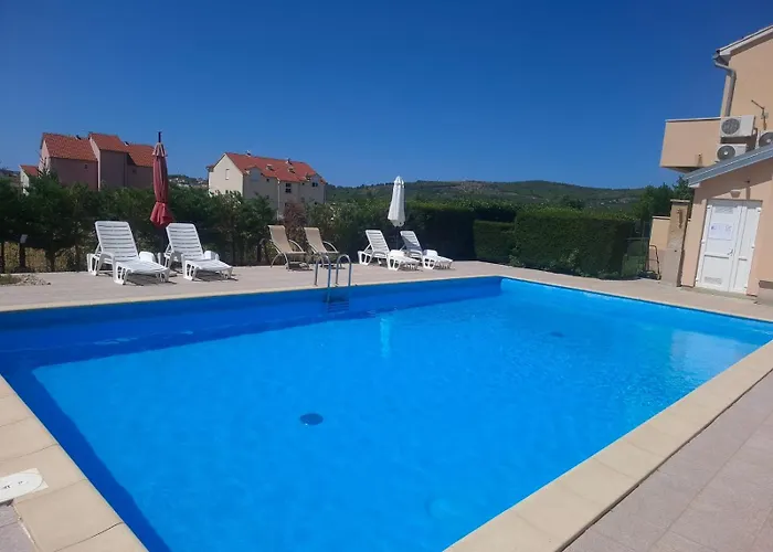 Family With A Bbq & Shared Pool In 15 Min Walk From 公寓 *