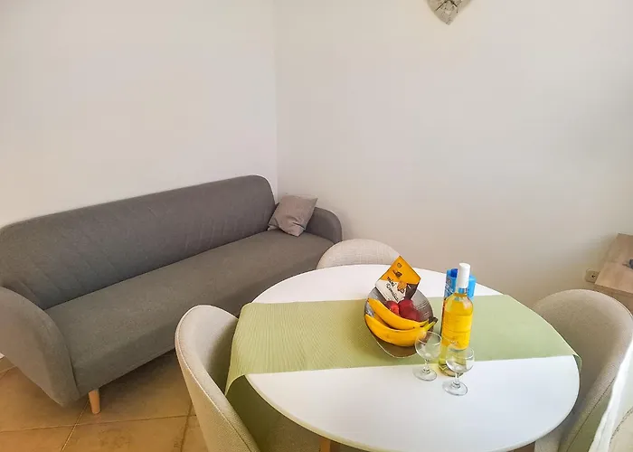 Family With A Bbq & Shared Pool In 15 Min Walk From